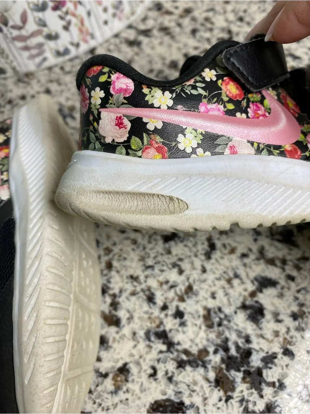 NIKE Star Runner-2 Little Girl Sneakers Black Pink Floral 9C